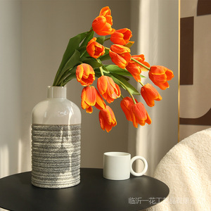 Flor Artificial de Tulipán de Tallo Único Naranja de Yihua Floral Art, Decoración para el Hogar, Estilo Moderno y Simple - Product Image 1