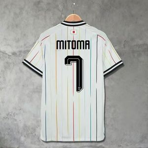 Kubo # Maglia da Calcio della Nazionale Giapponese 2020 Bianca con Strisce Multicolore per Partite Fuori Casa - Product Image 3