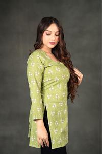 Kurti Exclusivo con Estampado Meadow Mist, Manga Larga, Cuello en V, Tela Suave y Cómoda Anika, Ropa de Fiesta, Verano, Playa, Secado Rápido, Moderno - Product Image 6