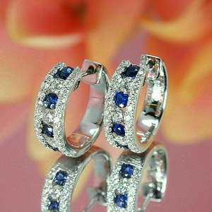 Pendientes de aro de plata 925 chapados en oro blanco con zafiro y diamantes engastados en punta, joyería de lujo para mujer, hechos en G Aleph. - Product Image 3