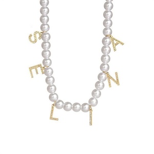 Collier personnalisé sur mesure en acier inoxydable avec pendentif lettre initiale en zircon et chaîne de perles - Product Image 1