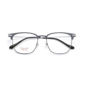 Gafas Rectangulares de Titanio Puro con Montura Moderna 6082 Tamaño Mediano para Hombre, Origen Danyang - Product Image 2