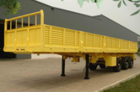 Semi-remorque à plateau à parois latérales en acier à 3 essieux de 40 pieds, directement de l'usine, pour le transport de matériel lourd et de marchandises en vrac de manière efficace