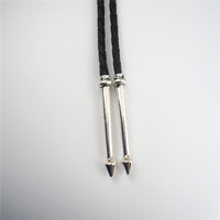 Collier Bolo Tendance pour Homme en PU Noir, Plaqué Argent Antique, avec Pierre Turquoise Sertie en Bezel et Chaîne en Alliage en Forme de Cheval
