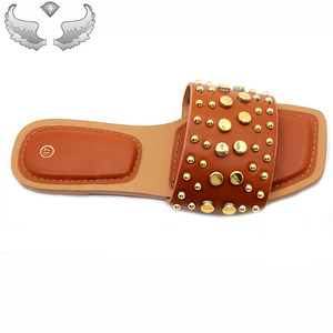 <span class=keywords><strong>Scarpe</strong></span> basse da <span class=keywords><strong>donna</strong></span> per il commercio estero, sandali piatti decorati con rivetti, ciabatte da <span class=keywords><strong>donna</strong></span> alla moda da <span class=keywords><strong>spiaggia</strong></span> antiscivolo - Product Image 4