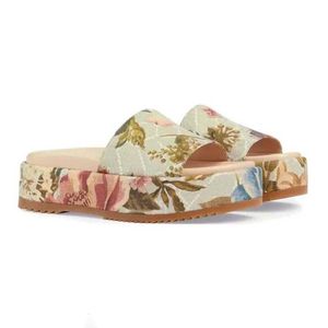 Chaussures matelassées de luxe pour femmes avec semelle en caoutchouc pour plateforme amortie, antidérapantes, tendance, légères, durables et confortables pour l'automne - Product Image 4