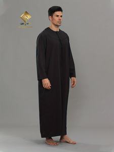 Túnica árabe para hombre, material suave, estilo omaní, traje negro moderno para hombres árabes - Product Image 5
