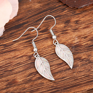 Eleganti Orecchini a Goccia a Forma di Foglia per Donne, Gioielli Minimalisti Chic per Uso Quotidiano - Product Image 6
