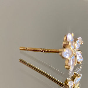 Pendientes de Plata de Ley 925 con Mini Flor, Pendientes Elegantes para Bodas, Fiestas y Uso Diario, Alta Calidad - Product Image 1