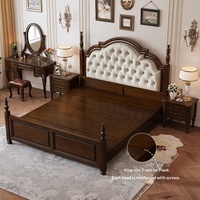 Tempat Tidur Double 18m Gaya Vintage Country Amerika dari Kayu Mahoni Solid dengan Headboard Berlapis Kain dan Desain Kotak Penyimpanan Tinggi Model Kastil