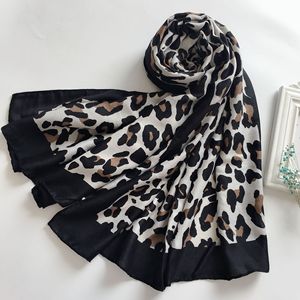 <span class=keywords><strong>Sciarpa</strong></span> con stampa <span class=keywords><strong>leopardata</strong></span> all'ingrosso di lusso Soft Touch <span class=keywords><strong>donna</strong></span> sciarpe personalizzate in microfibra cotone Hijab Voile <span class=keywords><strong>sciarpa</strong></span> - Product Image 1