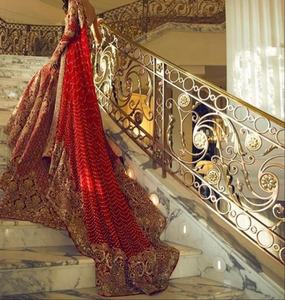 Elegante vestido nupcial indio pakistaní de sirena hasta el suelo con Sendero largo y bordado Zardozi pesado para boda - Product Image 3