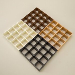 Boutique 16-Grid Mini vitrina de madera 1:12 muebles de casa de muñecas para juguetes de bricolaje y adornos de simulación de escena de juego - Product Image 3