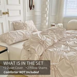 غطاء لحاف بيج مزين بالزهور، طقم ناعم من ثلاث قطع، غطاء لحاف من الألياف الدقيقة مع تجعيدات - Product Image 3