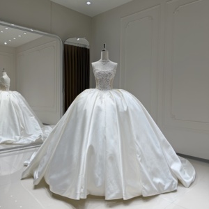Robe de mariée romantique ivoire Xx111 avec col ras du cou orné de cristaux, robe de bal en satin et appliques en dentelle pour cérémonie religieuse formelle Jancember - Product Image 1