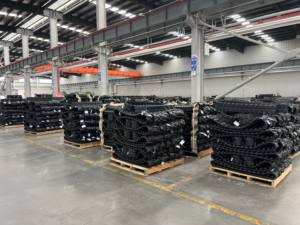 JCB 200*72*47 200*72*37 230*72*47 250*96*38 250*96*40 250*109*41 250*109*31 Trek Karet untuk Roda Sasis Mini Traktor Loader - Product Image 4