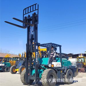 Montacargas Todoterreno Diésel de 3.5 Toneladas, Operación con Asiento, Neumáticos Neumáticos, Centro de Carga de 600 mm - Product Image 2