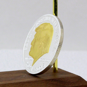 Двухцветная гальваническая покраска для памятных монет из золота и серебра с разными цветами на обеих сторонах. - Product Image 4