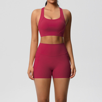 Ensemble soutien-gorge de sport sexy à dos croisé et short taille haute respirant et léger avec taille élastique et poches pour la gym