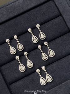 Pendientes de Diamantes Naturales en Forma de Gota de Agua de 0.60ct, Oro Blanco de 18K, Corte Pera con Halo de Diamantes, Marca Xinfly - Product Image 3