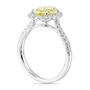 Anillo de Halo Ovalado Amarillo con Diamante Cultivado en Laboratorio de 2 1/2 Quilates Certificado por IGI para Mujer, Anillo de Oro Blanco de 14k con Piedras Laterales - Product Image 2