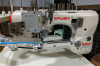 Machine à coudre industrielle plate Siruba série D007 à 4 aiguilles et 6 fils pour tissus lourds avec système de recouvrement supérieur et inférieur