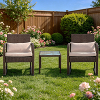 Ensemble de 3 chaises de bistrot à bascule pour patio, avec table d'appoint en verre trempé et coussins – Vente en gros usine