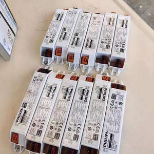 Drivers LED PHILIPS CertaDrive 30W 0.4A 72V 230V avec boîtier en plastique, durée de vie de 30 000 heures pour l'éclairage LED - Product Image 2