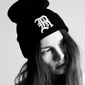 Color sólido unisex puños venta al por mayor logotipo personalizado acrílico negro <span class=keywords><strong>invierno</strong></span> 3D bordado cálido gorro de punto - Product Image 2