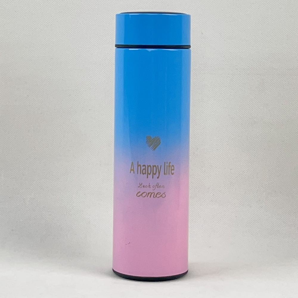 La partie supérieure est bleue et la partie inférieure est rose.