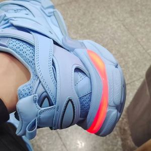 Venta al por Mayor de Fábrica: Zapatos LED 3.0 Retro, Modernos y de Marca, para Aumentar la Estatura, Zapatos Deportivos para Hombre y Mujer - Product Image 4