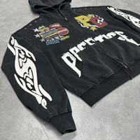 Sweat à capuche zippé personnalisé, brodé avec appliqué lettre effiloché et déchiré, imprimé graphique, style streetwear, haute qualité, délavé, avec œillets aux épaules