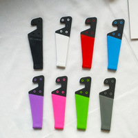Support léger en forme de V triangulaire avec logo personnalisé Cadeaux promotionnels de bureau Support universel pour tablette paresseux Support flexible réglable