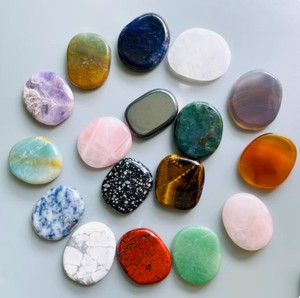 <span class=keywords><strong>Pierre</strong></span> de méditation en forme de goutte d'eau, <span class=keywords><strong>pierre</strong></span> précieuse de guérison en cristal sculptée avec technique de gravure - Product Image 1