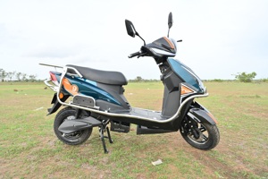 Moto haute performance 60V 2000W pour adultes, 3 vitesses, capteur numérique intelligent, vitesse 43 MPH, scooters électriques CRUISER BLUE Scoot - Product Image 6