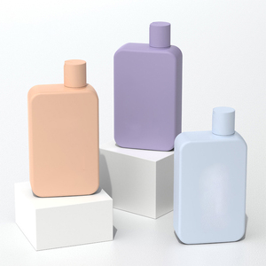 Bouteilles en plastique carrées mates personnalisées de 100 ml, 300 ml, 500 ml, bouteilles de shampooing, bouteilles de revitalisant pour cheveux avec bouchon rotatif - Product Image 4