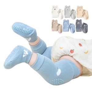 Chaussettes antidérapantes personnalisées en coton biologique pour bébés, chaussettes mignonnes pour bébés garçons et filles, chaussettes antidérapantes pour bébés - Product Image 1