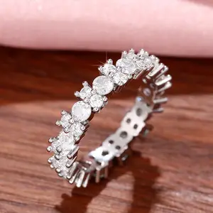 CAOSHI, venta al por mayor, anillos de dedo de banda de Zirconia cúbica de cristal blanco brillante para mujer, uso diario, joyería chapada en plata, anillos CZ OEM