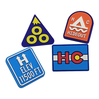 Mode En Gros Personnalisé En Plastique Silicone Insigne Pvc Caoutchouc 2d 3d Épinglettes