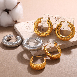 Pendientes Huggie con Textura en Forma de U, Chapados en Oro y Plata, Acero Inoxidable, 18K, para Uso Diario, Joyería de Moda para Mujer - Product Image 1