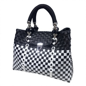 Wholesale Handmade Woven <b>Plastic</b> <b>Tote</b> Bag Handcrafted Checkered Pattern Beaded Handle Beach Shopping Women Handbag Style Purse - Product Image 1