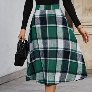 Vente flash sur la jupe midi tendance à imprimé écossais pour femmes de Temu, jupe à taille haute et coupe évasée, parfaite pour la superposition par temps frais - Product Image 4