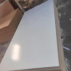 لوح <span class=keywords><strong>MDF</strong></span> 15 مم 244 سم × 122 سم ميلامين أبيض E1 للأثاث - Product Image 2