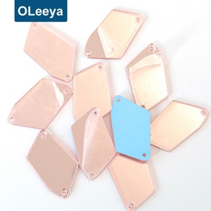 Prix d'usine Strass à coudre à dos plat, effet miroir acrylique, couleur Améthyste clair, avec trous, pour accessoires vestimentaires - Product Image 6