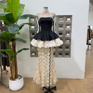 Abito Elegante con Scollo Profondo e Vita Stretta, Alta Qualità, Collezione 2026 - Product Image 1