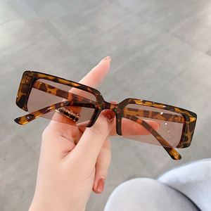 Lunettes de soleil carrées vintage noires à petite monture personnalisables avec logo 2026, protection UV400, demi-monture rectangulaire pour hommes et femmes - Product Image 3