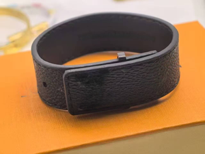 Bracciale alla Moda in Pelle Elettroplaccata con Motivo a Quadri Vintage, Vendita Diretta dalla Fabbrica - Product Image 2