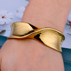 Pulsera de moda de acero inoxidable chapada en oro de 18 quilates recubierta de PVD impermeable de alta calidad - Product Image 4