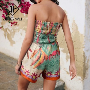 Mono Corto de Lujo con Estampado Resort, Textura Seersucker, Sin Tirantes y con Volantes, 100% Algodón - Product Image 2