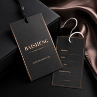 Fabricant d'étiquettes suspendues personnalisées, papier mat de luxe, carton, estampage or rose, marquage de la marque, étiquette suspendue pour vêtements, vêtements, accessoires